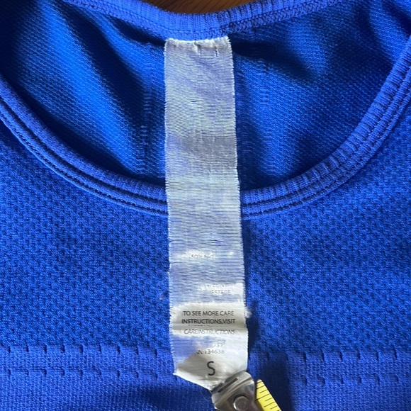 Fabletics athletic long sleeve shirt - Picture 10 of 12
